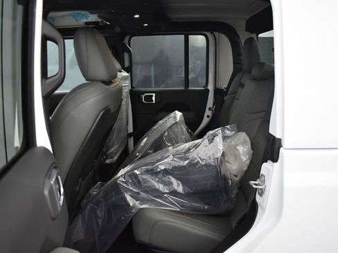 New 2025 Jeep Gladiator Mojave w/ Safety Group image 27