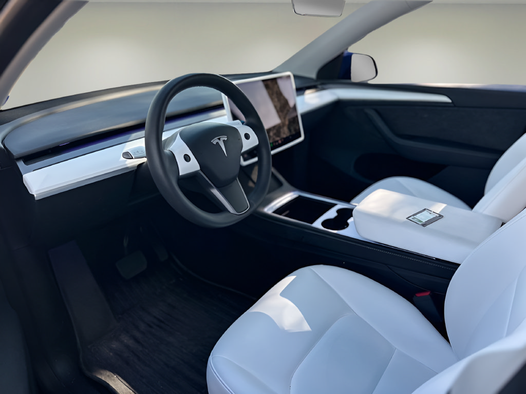 Used 2023 Tesla Model Y Long Range AWD/4WD image 17