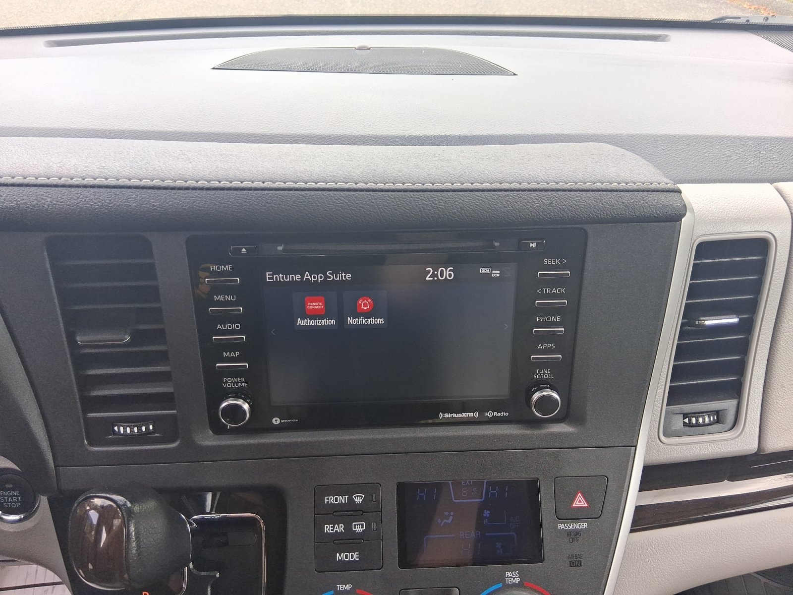 Used 2020 Toyota Sienna XLE w/ XLE Navigation Package FWD image 25