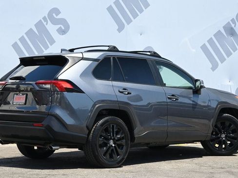 Used 2021 Toyota RAV4 XLE Premium w/ Carpet Mat Package (TMS) FWD image 5