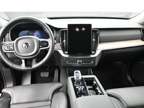 Used 2025 Volvo XC90 B5 Ultra AWD/4WD image 17