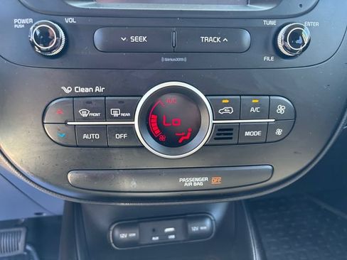 Used 2017 Kia Soul + FWD image 17