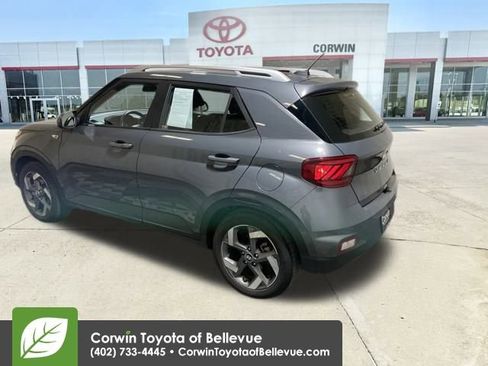 Used 2025 Hyundai Venue SEL image 3