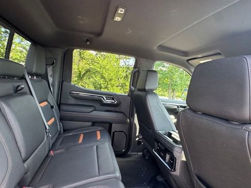 Used 2022 GMC Sierra 1500 AT4 w/ AT4 Premium Package AWD/4WD image 11