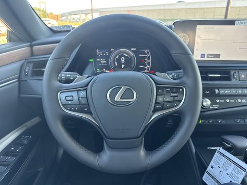 New 2025 Lexus ES 300h w/ Premium Package image 19