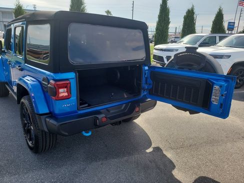 Certified 2022 Jeep Wrangler Unlimited Sahara w/ Cold Weather Group AWD/4WD image 8