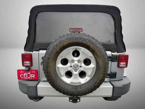 Used 2013 Jeep Wrangler Unlimited Sahara w/ Connectivity Group AWD/4WD image 9