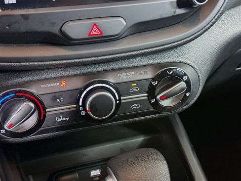Used 2025 Kia Soul LX w/ LX Technology Package FWD image 23