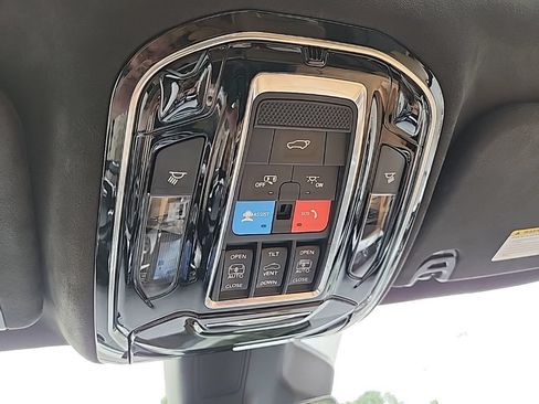 Used 2022 Jeep Grand Wagoneer Series III w/ HD Trailer Tow Package AWD/4WD image 16