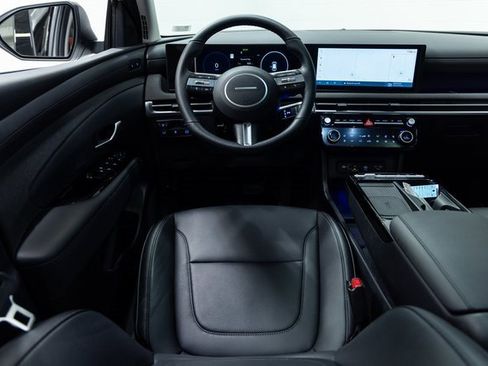 Used 2025 Hyundai Tucson Limited image 3