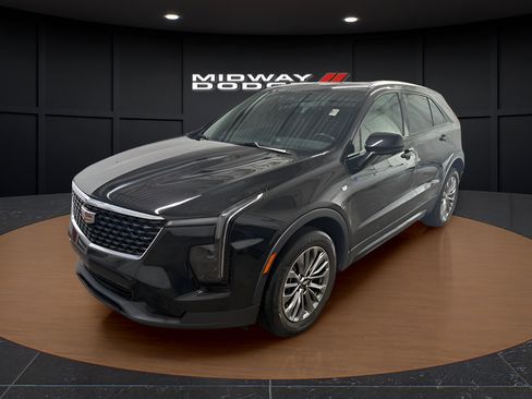Used 2025 Cadillac XT4 Premium Luxury FWD image 2