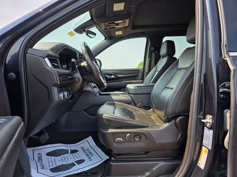 Used 2022 GMC Yukon XL Denali w/ Denali Premium Package AWD/4WD image 8