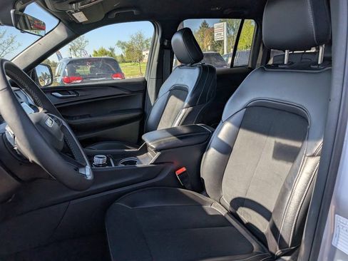 Used 2025 Jeep Grand Cherokee Altitude AWD/4WD image 15