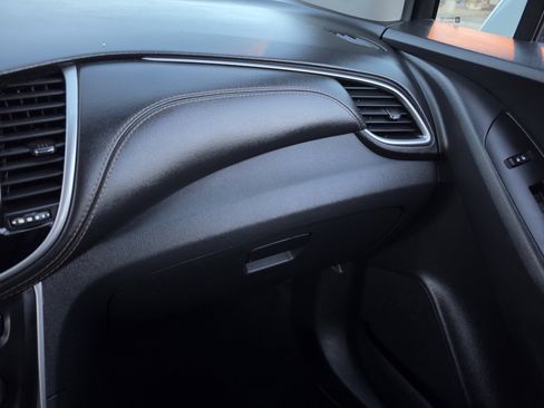 Used 2022 Chevrolet Trax LS w/ Tint and Cruise Package FWD image 27