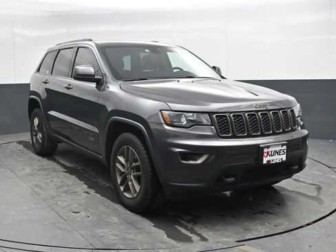 Used 2016 Jeep Grand Cherokee Laredo 75th Anniversary image 5