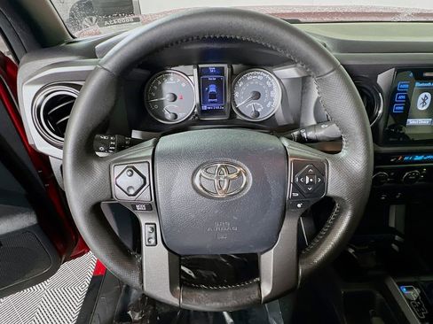 Certified 2016 Toyota Tacoma SR5 RWD image 11