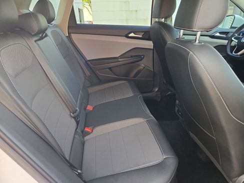 Used 2023 Volkswagen Taos SE w/ Black Wheel Package image 28