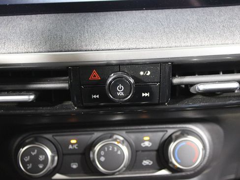 Used 2025 Nissan Kicks SV FWD image 13