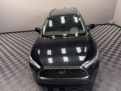 Used 2024 Toyota Corolla Cross XLE image 5
