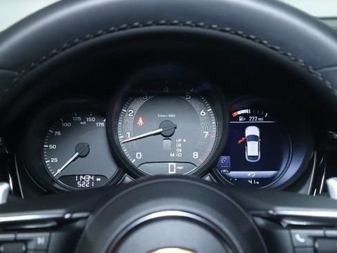 Used 2025 Porsche Macan image 29