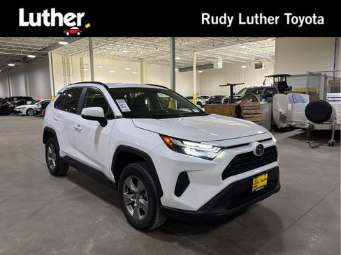 Used 2025 Toyota RAV4 XLE AWD/4WD image 1