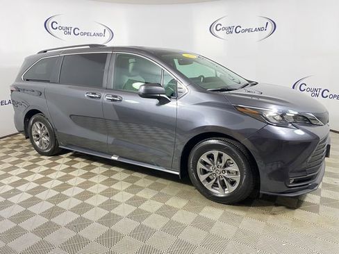 Used 2025 Toyota Sienna XLE w/ XLE Plus Package image 1