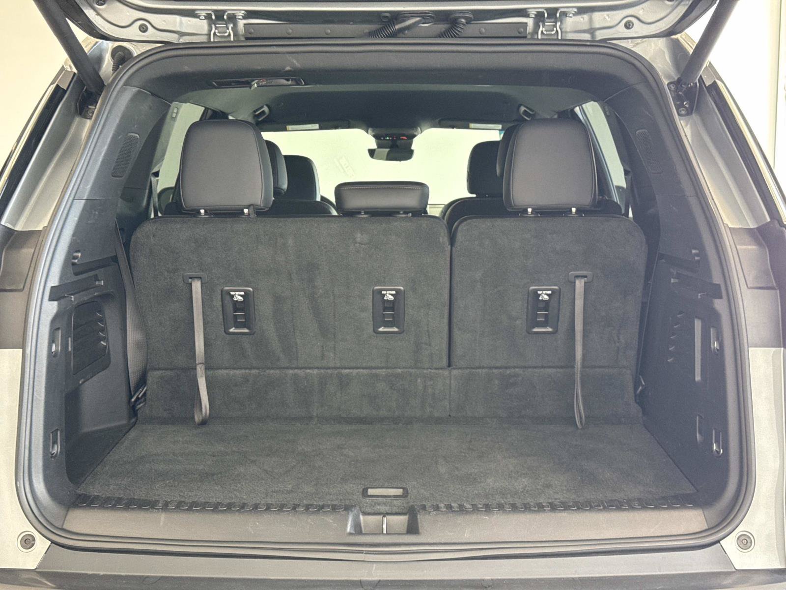 Used 2026 GMC Acadia Elevation w/ Elevation Premium Package FWD image 25