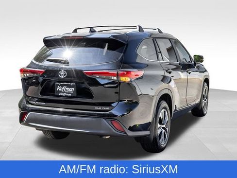 Used 2023 Toyota Highlander XLE AWD/4WD image 6