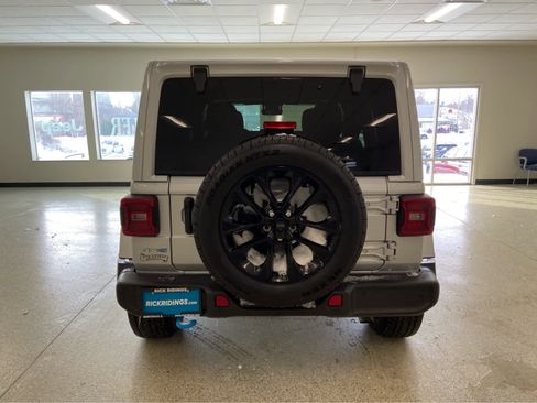 Used 2024 Jeep Wrangler Sahara w/ Technology Group image 8
