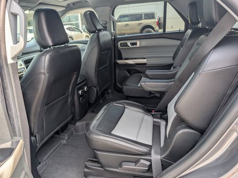 Used 2022 Ford Explorer XLT w/ Equipment Group 202A image 15