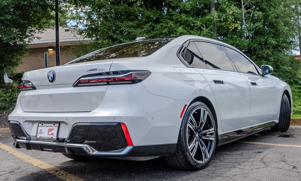 Used 2023 BMW i7 xDrive60 AWD/4WD image 32
