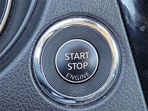 Used 2022 Nissan Rogue Sport SV w/ Technology Package image 17