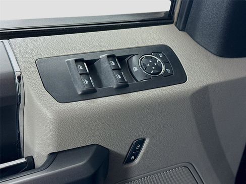 Used 2018 Ford F150 XLT w/ Equipment Group 302A Luxury image 12