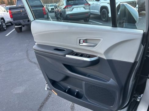 Used 2024 Toyota Sienna XLE image 28