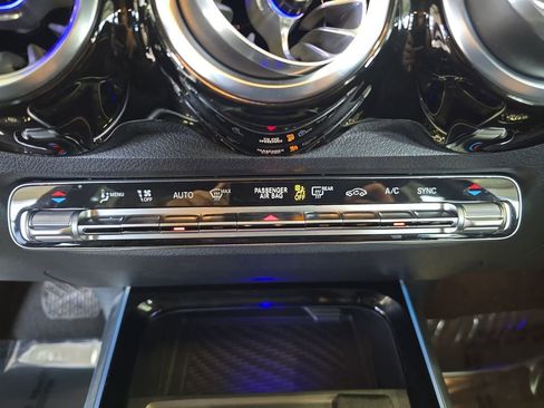 Certified 2025 Mercedes-Benz GLB 250 image 23