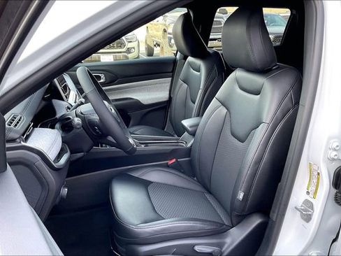 New 2026 Jeep Compass Latitude image 8