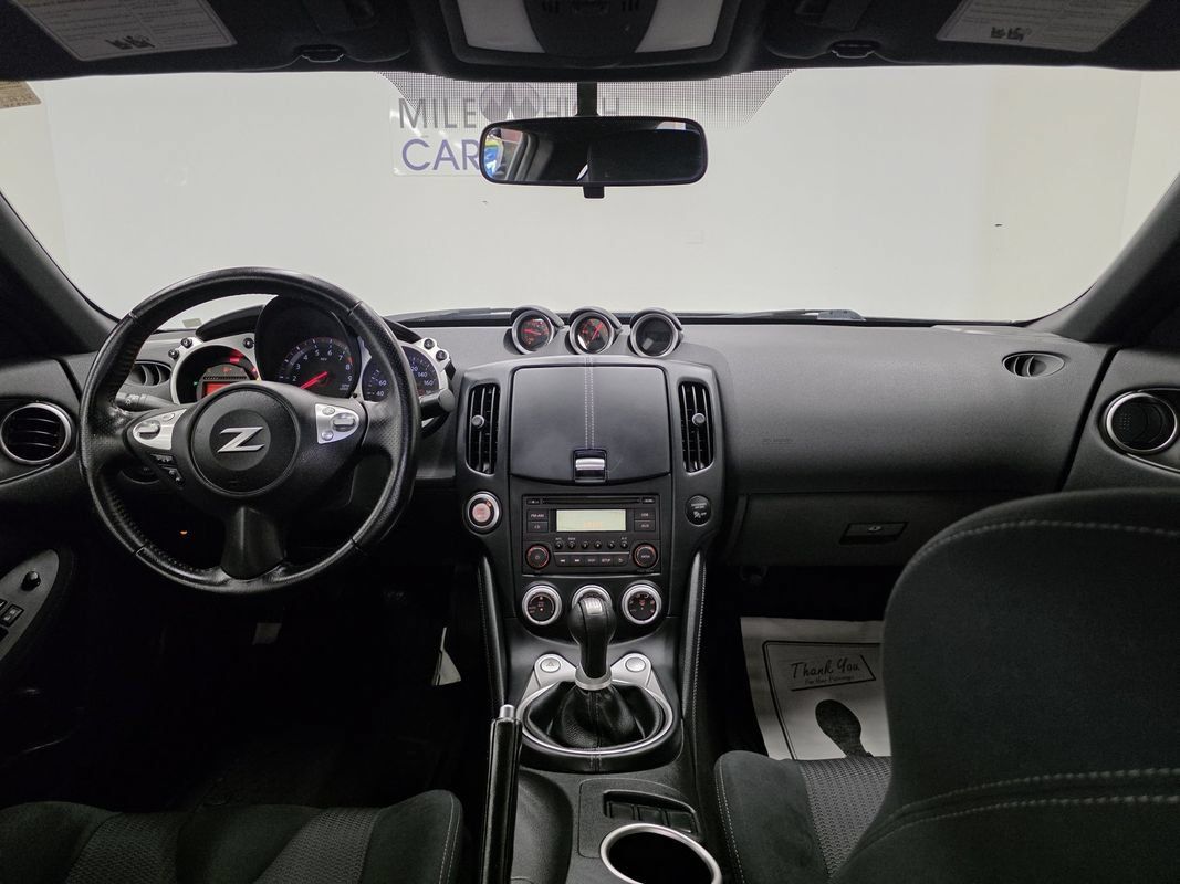 Used 2017 Nissan 370Z Coupe RWD image 16