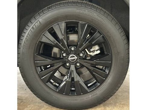 Used 2023 Nissan Rogue SV w/ SV Premium B Package FWD image 11