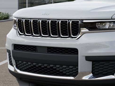 New 2025 Jeep Grand Cherokee L Laredo image 31