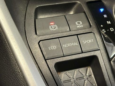 Used 2022 Toyota RAV4 XLE Premium FWD image 23