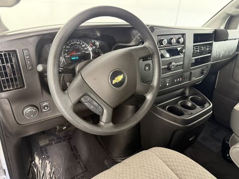 Used 2025 Chevrolet Express 3500 LT w/ LT Preferred Equipment Group RWD image 17