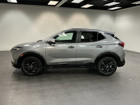 Used 2024 Buick Encore GX Sport Touring image 3