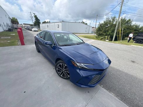 Used 2025 Toyota Camry XLE FWD image 14