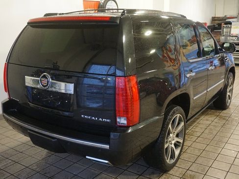 Used 2013 Cadillac Escalade Platinum image 17