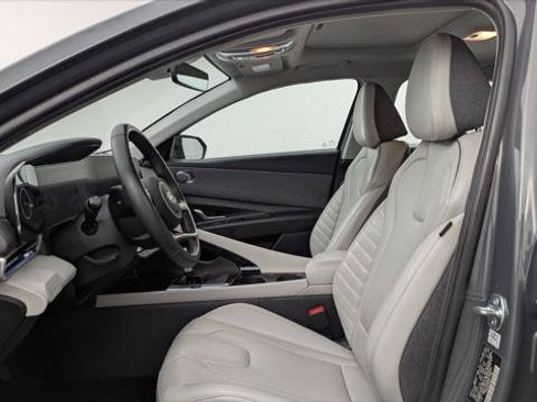 Used 2025 Hyundai Elantra Limited FWD image 14
