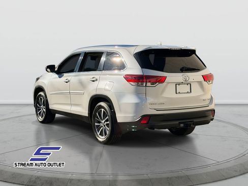 Used 2019 Toyota Highlander XLE image 6