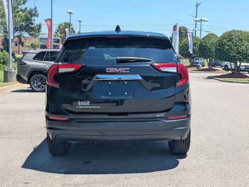 Used 2024 GMC Terrain SLE FWD image 4