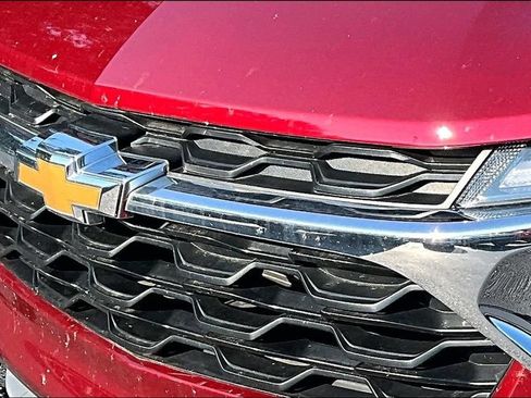 Used 2025 Chevrolet Trax LT FWD image 31