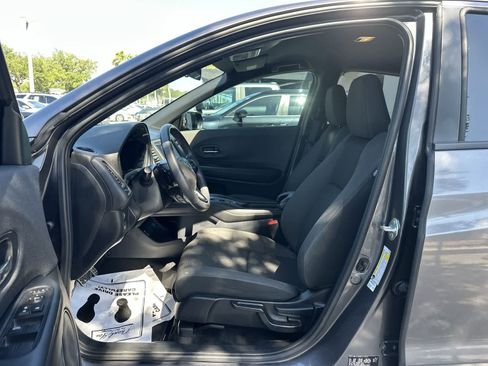 Used 2021 Honda HR-V Sport image 2