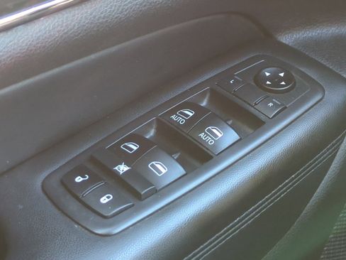 Used 2019 Jeep Grand Cherokee Limited image 28